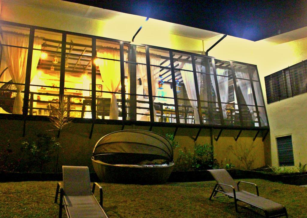 Tagaytay Garden Budgetel - City Center タガイタイ エクステリア 写真