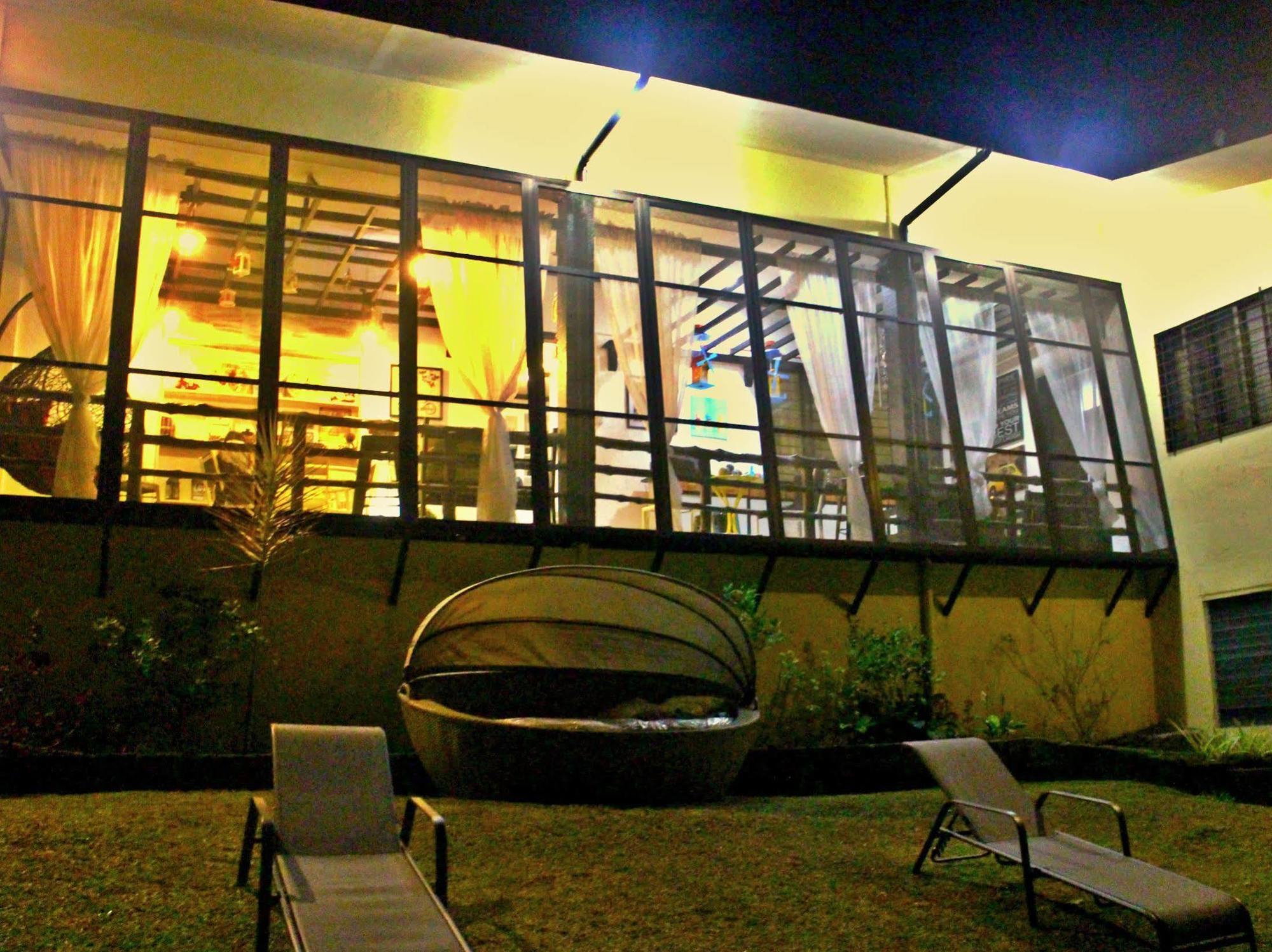 Tagaytay Garden Budgetel - City Center タガイタイ エクステリア 写真