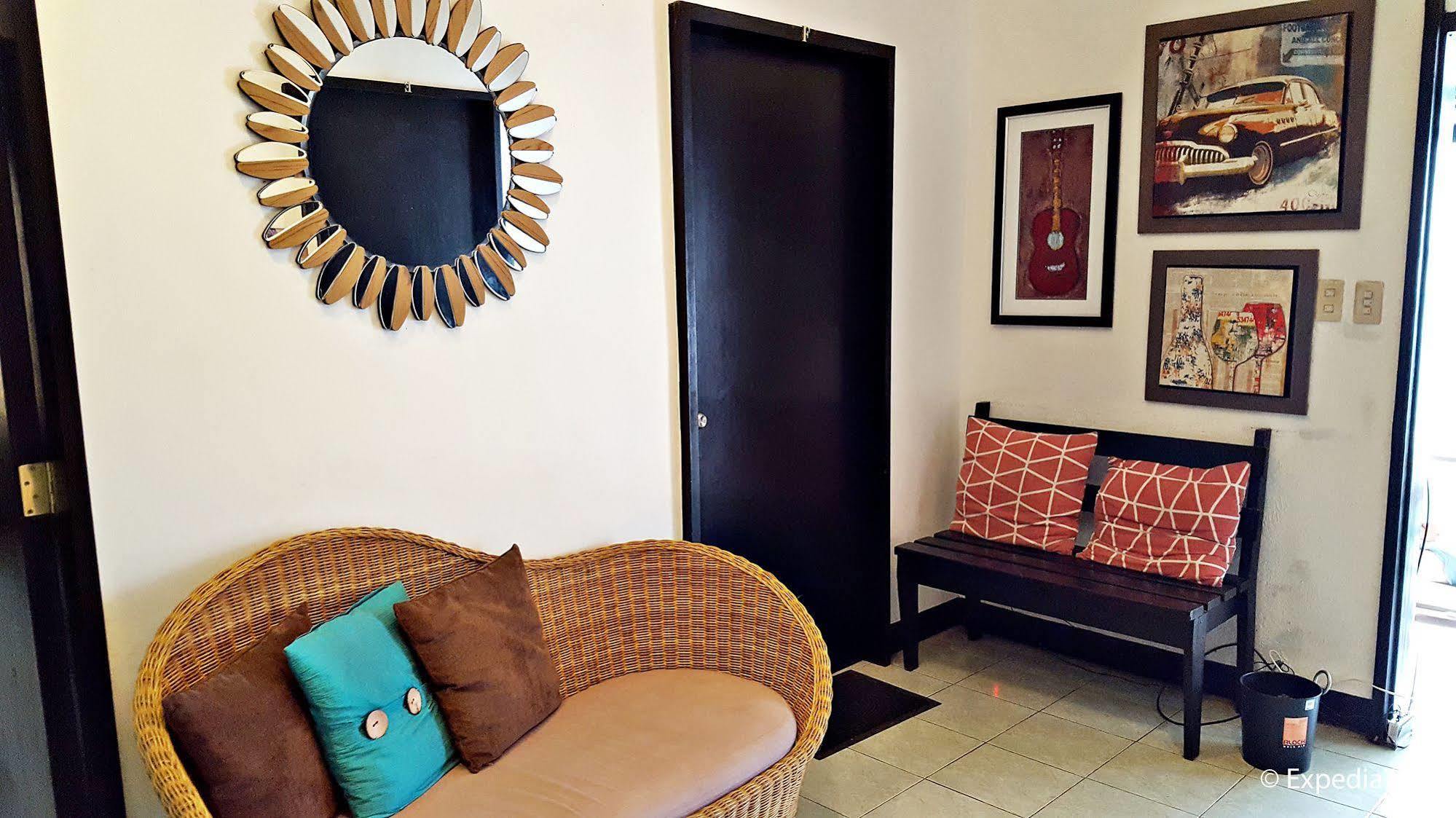 Tagaytay Garden Budgetel - City Center タガイタイ エクステリア 写真