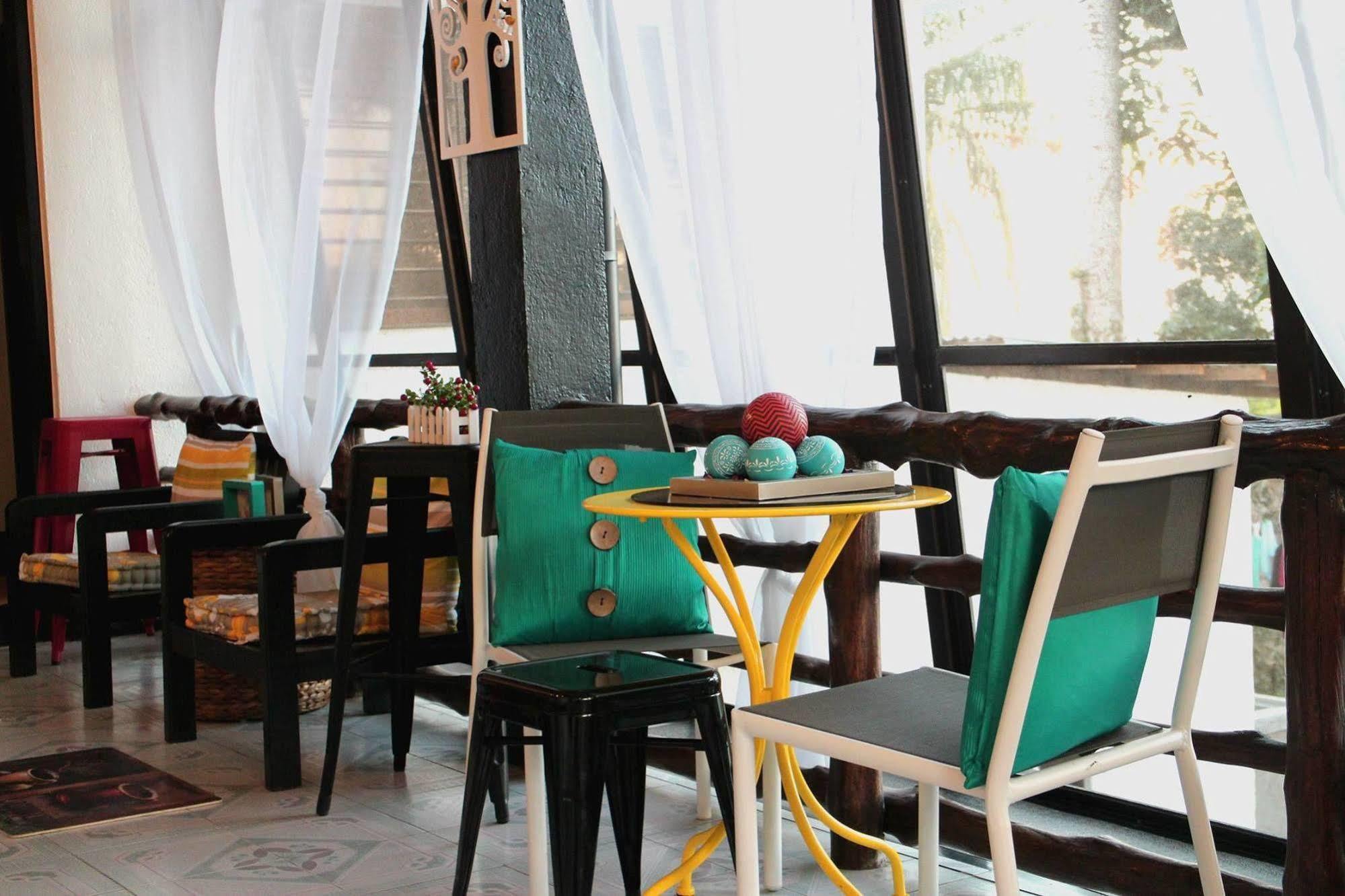 Tagaytay Garden Budgetel - City Center タガイタイ エクステリア 写真